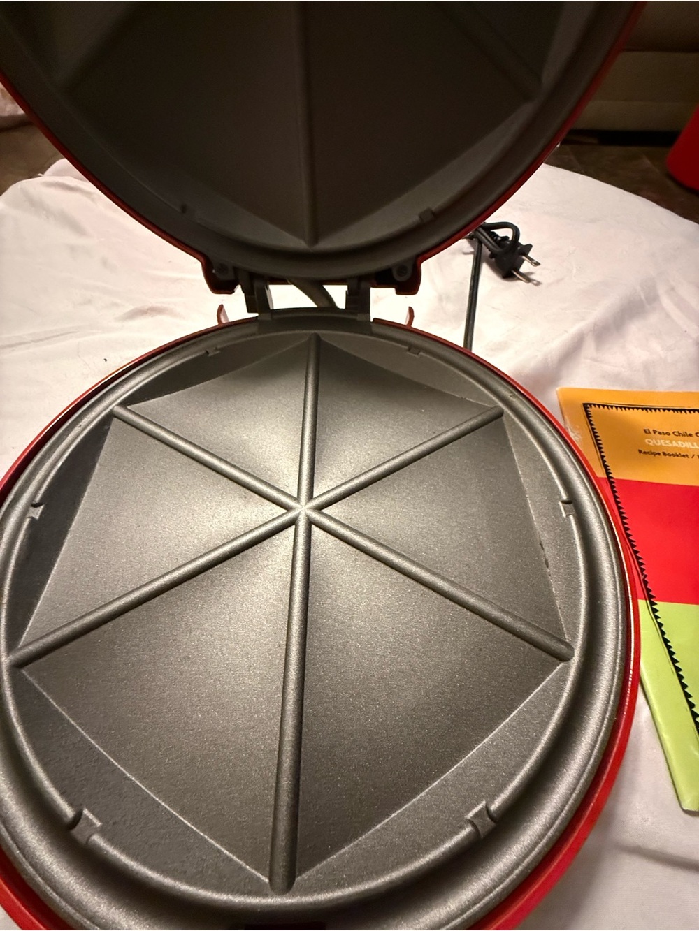 El Paso Chile Company Red Electric quesadilla maker - Picture 7 of 12